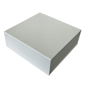 White Gift Box with Magnetic Close Medium - 15/Ctn